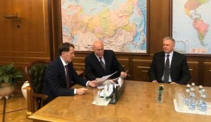 Алексей Гордеев провёл рабочую встречу с Послом России в Республике Беларусь Дмитрием Мезенцевым Алексей Гордеев провёл рабочую встречу с Послом России в Республике Беларусь Дмитрием Мезенцевым